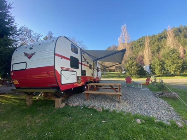Umpqua'S Last Resort - Wilderness Cabins, Rv Park & Glamping Idleyld Park ภายนอก รูปภาพ