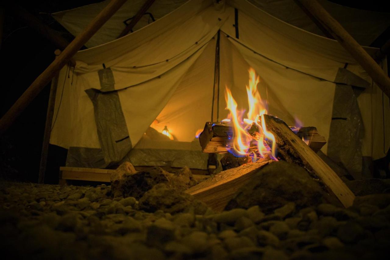 Umpqua'S Last Resort - Wilderness Cabins, Rv Park & Glamping Idleyld Park ภายนอก รูปภาพ