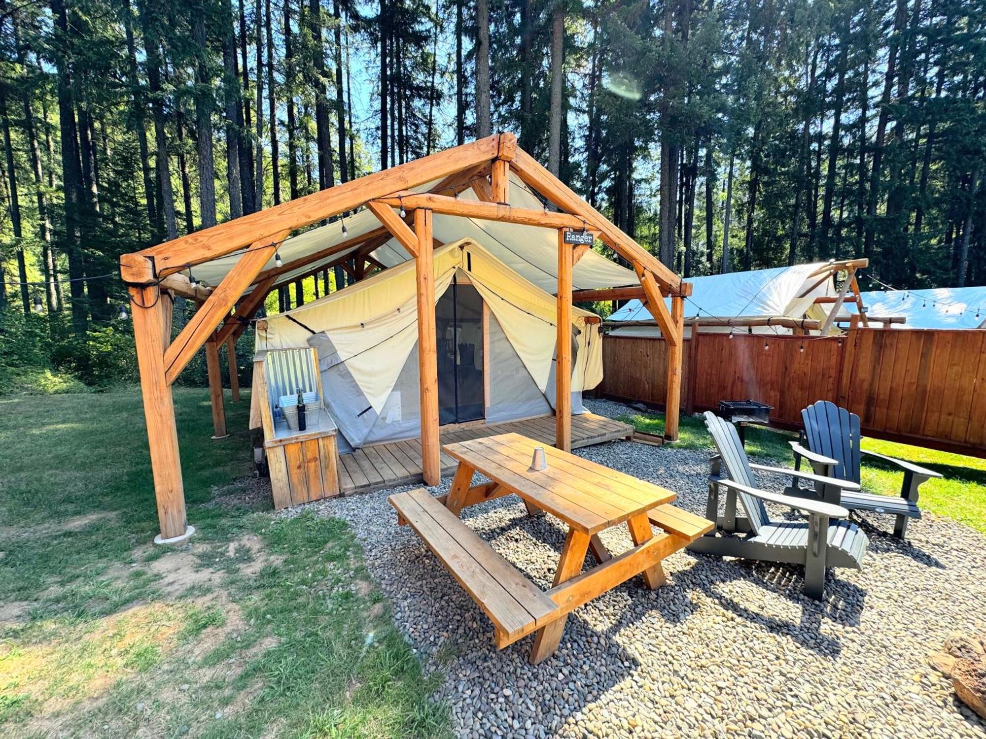 Umpqua'S Last Resort - Wilderness Cabins, Rv Park & Glamping Idleyld Park ภายนอก รูปภาพ
