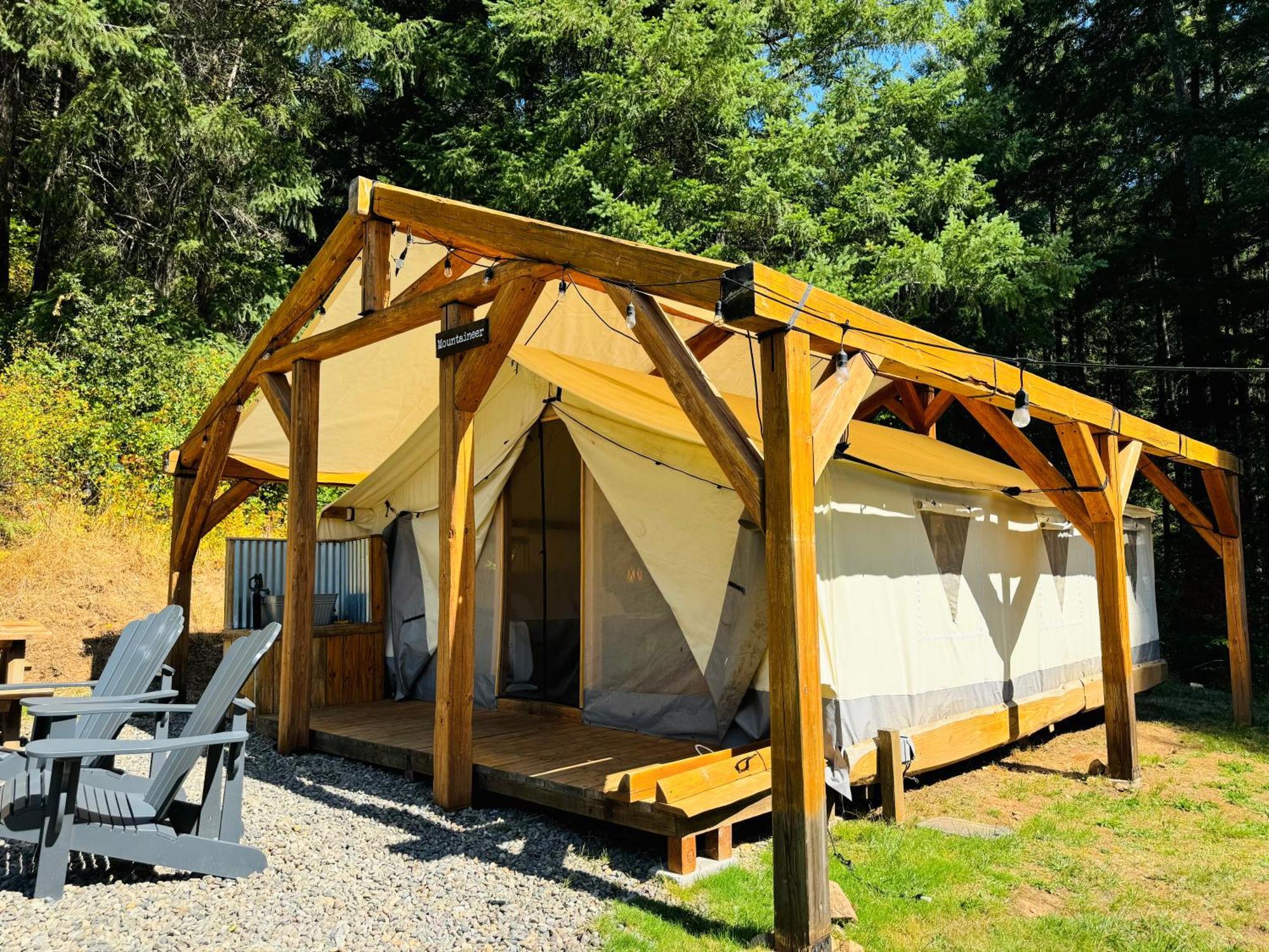 Umpqua'S Last Resort - Wilderness Cabins, Rv Park & Glamping Idleyld Park ภายนอก รูปภาพ