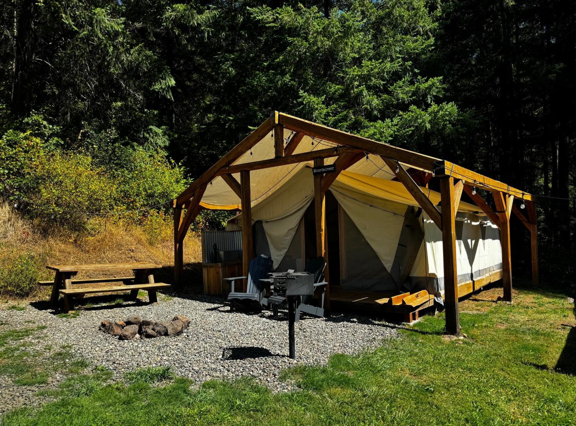 Umpqua'S Last Resort - Wilderness Cabins, Rv Park & Glamping Idleyld Park ภายนอก รูปภาพ