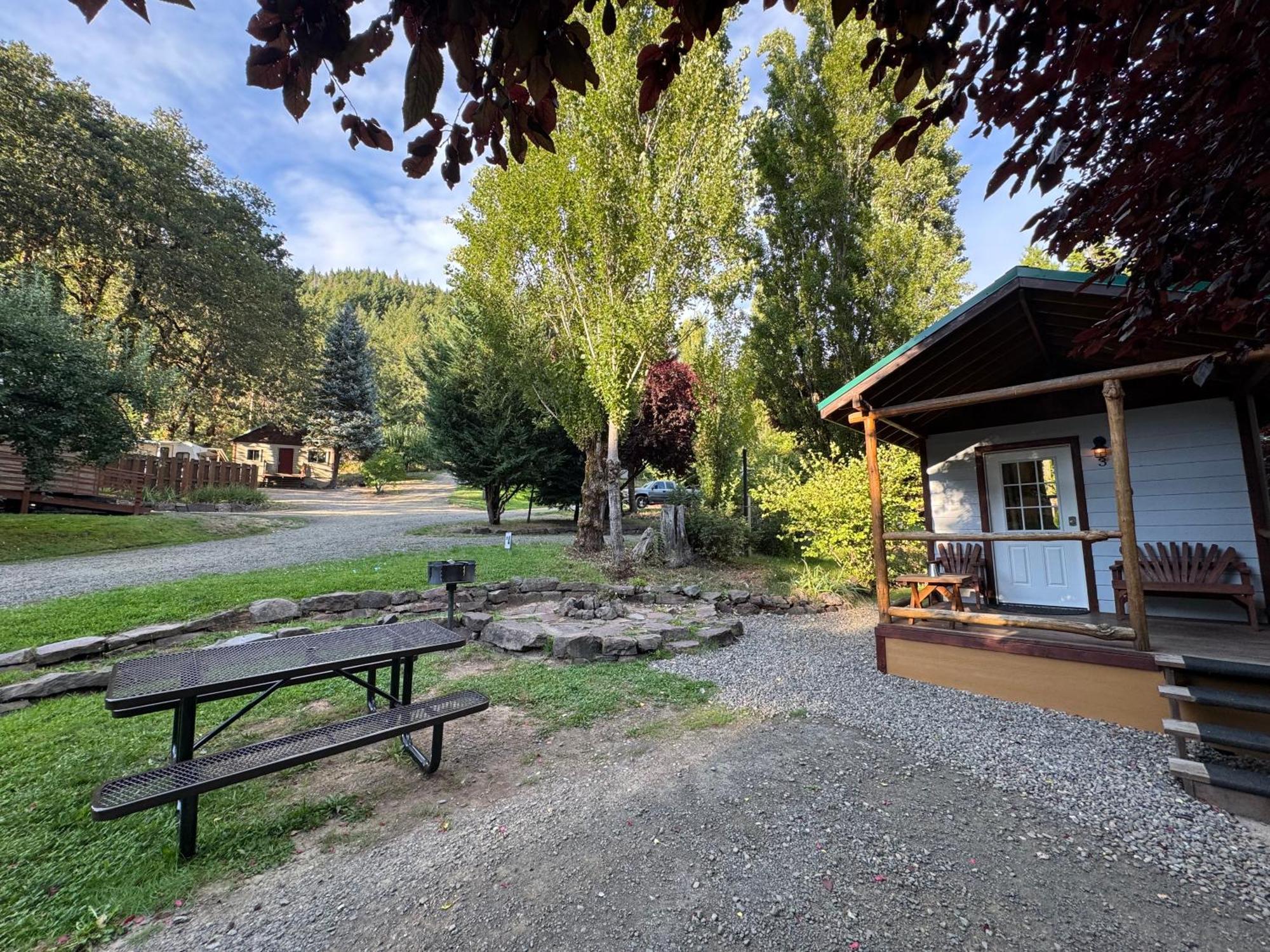 Umpqua'S Last Resort - Wilderness Cabins, Rv Park & Glamping Idleyld Park ภายนอก รูปภาพ