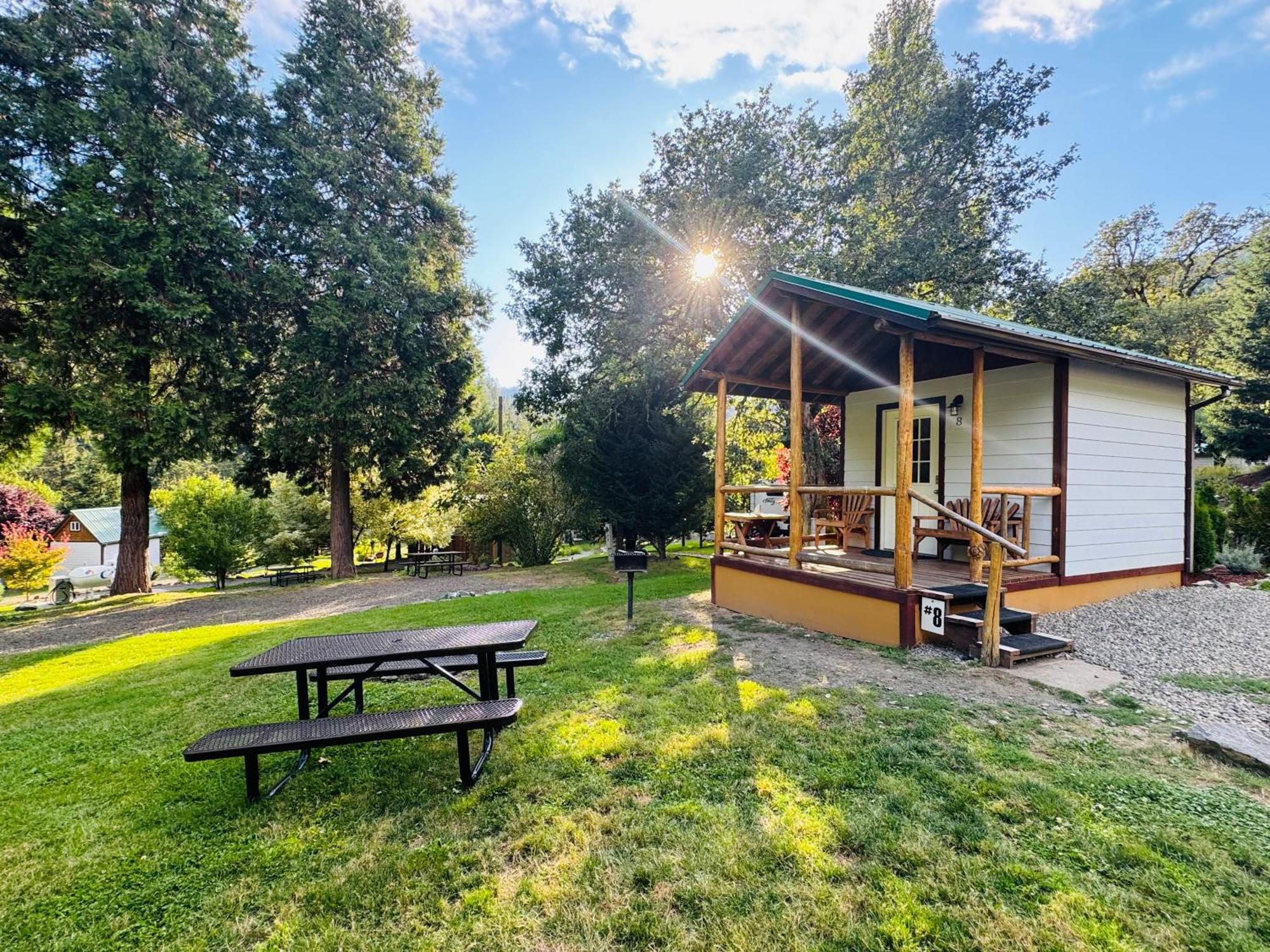 Umpqua'S Last Resort - Wilderness Cabins, Rv Park & Glamping Idleyld Park ภายนอก รูปภาพ