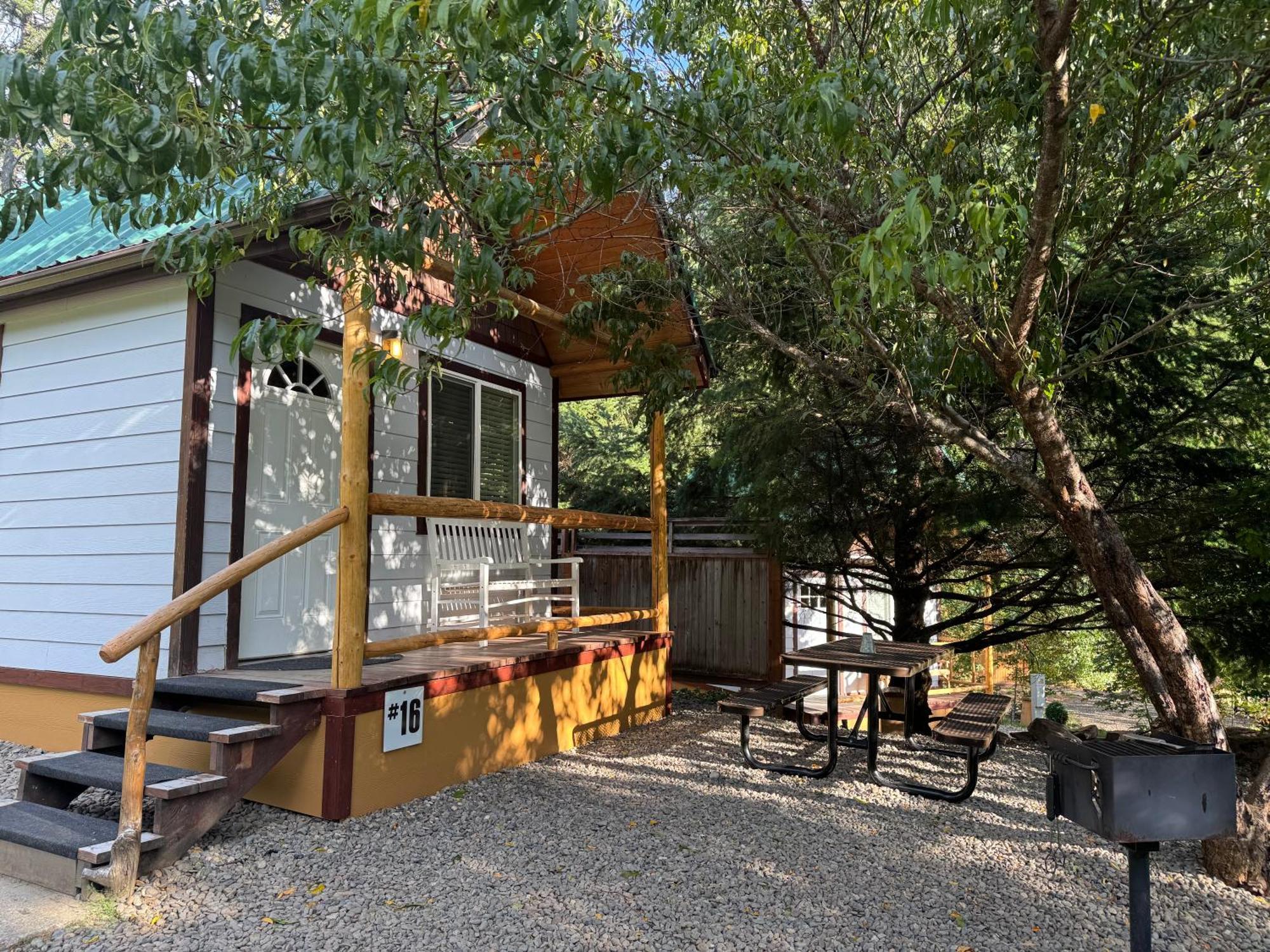 Umpqua'S Last Resort - Wilderness Cabins, Rv Park & Glamping Idleyld Park ภายนอก รูปภาพ