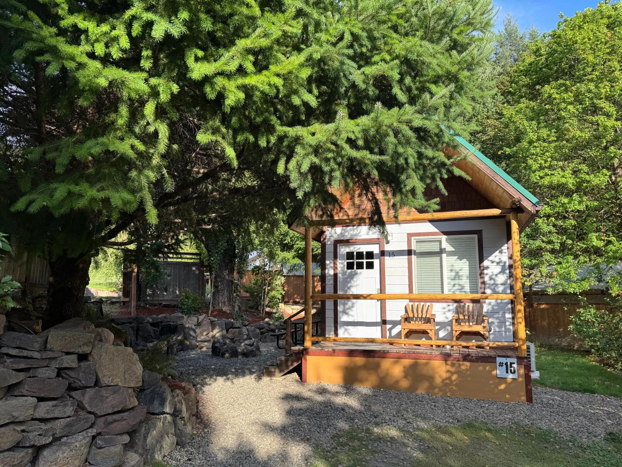Umpqua'S Last Resort - Wilderness Cabins, Rv Park & Glamping Idleyld Park ภายนอก รูปภาพ