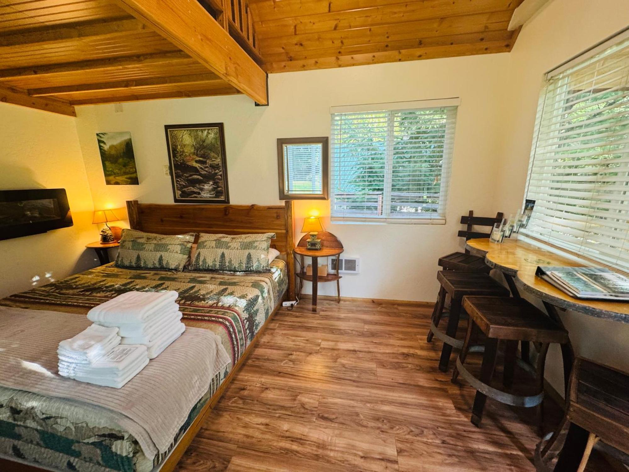 Umpqua'S Last Resort - Wilderness Cabins, Rv Park & Glamping Idleyld Park ภายนอก รูปภาพ